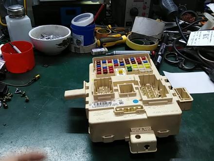 现代刹车灯常亮,车身模块故障