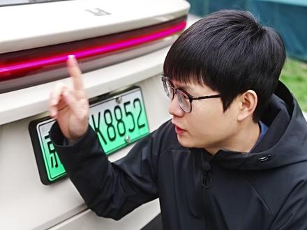 尾灯开裂是不是质量问题? #说车聊车 #理想汽车 #玻璃水 #尾灯