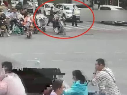 高考首日,情急家长搞错考场,保定交警铁骑紧急专送!