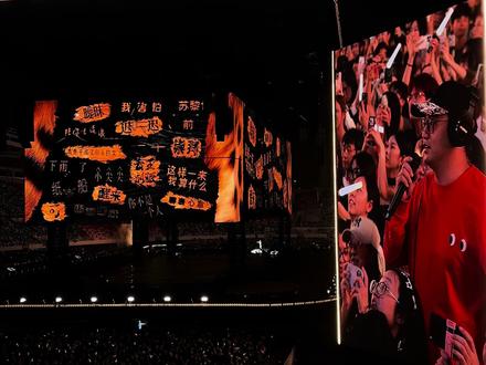 点歌合唱环节— 陪你去流浪(ps这位大哥唱的真不错) #薛之谦 #陪你去流浪 #薛之谦万兽之王演唱会 #薛之谦广州演唱会 #薛之谦舞台直拍