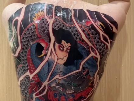 满背九纹龙,上身效果嘎嘎帅#满背 #纹身贴