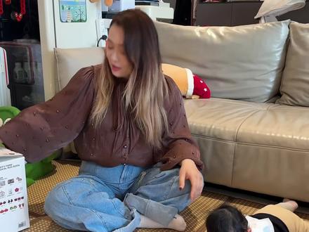 宝宝的启蒙认知魔毯书,不仅可以刺激感官,还可以锻炼手指精细动作~收纳起来也超好看! #认知启蒙 #感官刺激 #手指精细动作训练 #宝宝玩具 #布书