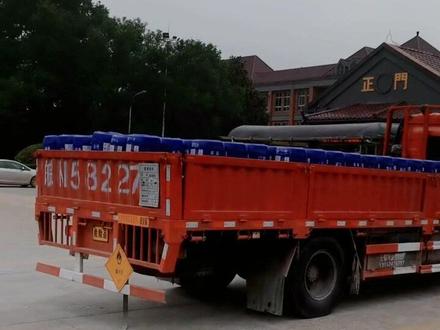 健鼎电子,2000年在无锡建团结厂,经过20年的发展,已形成团结厂区,芙蓉厂区,湖北仙桃厂区三大厂区,团结厂区共三个厂,一厂产能80万尺,主打内存条,二厂产能200万尺,主打LCD。三厂产能70万尺,主打汽车板。芙蓉厂区为四厂和五厂,四厂主打通信板,月产能150万尺,五厂主打通讯板和汽车板,月产能100万尺。仙桃厂区共四个厂,四厂目前还未投产,一厂主打内存条月产能100万尺,二厂主打LCD,月产能200万尺,三厂主打通讯板和汽车板,月产能60万尺。整个集团员工近3万人,月产能1000万尺/月,PCB产值全球第三,产能面积全球第一。不一定准确,应该还算靠谱,我且一说,你且一听,不接受抬杠👍