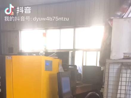 员工上班玩手机,尤其是机床机械类一个大意就会出现事故,你们会如何管理