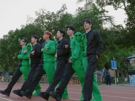 全员“发癫”,啥话都说!这档旅行综艺玩得就是不假嗨,真爆笑! #宇宙闪烁请注意名场面爆笑合集 #宇宙闪烁请注意#2025影娱年终大赏 #2025年度影娱热点