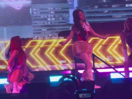 “我怎么这么好”舞台,欣欣完成的超棒!!!瘦瘦高高一条,如此有活力的舞蹈,看着就开心🥳
#虞书欣blossom生日音乐狂欢派对 #虞书欣