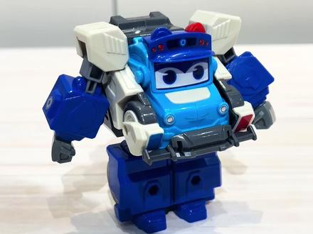 今天来玩百变校巴火星大冒险出来吧,警长沉浸式变形出击