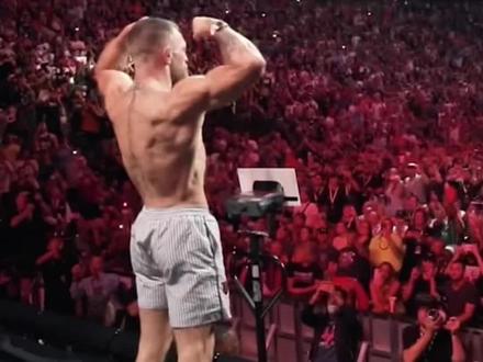 我兄弟能和他们过两招吗?#极限挑战 #精神氮泵 #健身 #橄榄球