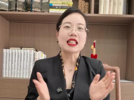 500万播放量,评论区都在认领我是吴经理。
我仔细想了想——
我可能更像那个"表面淡定、内心要强"的杨柳。
小闹,下次让她俩联手收拾紫薯精吧,我等不及了。
#周小闹 #吴经理 #杨柳#餐饮人 @周小闹