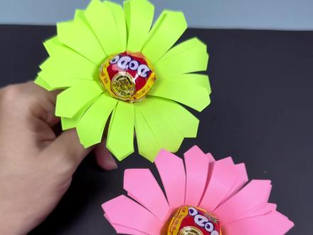六一儿童节不知道送什么给孩子? 用圆形彩纸做个小花糖果,小朋友一定喜欢!#幼儿手工折纸 #六一儿童节礼物 #六一儿童节 #手工