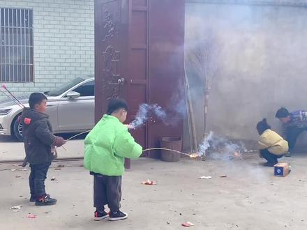 或许不是年味淡了,而是过年开心的,不在是我们这代人了。#烟花🎆