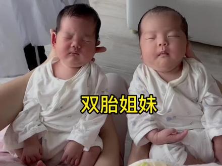 宝宝满月胎发到底要不要剃掉,其实妈妈们不用纠结的,根据宝宝的情况,头发好怕热容易出汗就剃,自己买一个长了就剃了,头发少不想剃就不剃了,没那多问题的#母婴好物推荐 #剃胎发 #代老师育儿