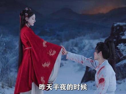 结合《白日提灯》原著分析贺思慕和段胥的感情线,原来在贺思慕获得五感不知情的快乐背后,其实是段胥每一次共享五感,寿命就会缩短一次的爱,以至于我突然就理解贺思慕最后成为人的心情。毕竟400年无色无感、无知无觉的日子太漫长了,她是天生的灵主,也是相当于是永生的囚徒!而段胥用命换取她的快乐,是她之前从没经历过的。#迪丽热巴 #陈飞宇 #魏哲鸣 #白日提灯 #影娱漫谈编辑部