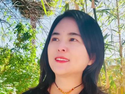 请不要过多参与亲人的因果 请不要过多参与亲人的因果。这世上的每个人,都是带着自己的剧本来到这个世界。你的孩子,有他必须要撞的南墙;你的父母,有他们必须要走完的暮年之路。很多事情,不是你努力就能替代,也不是你焦虑就能改变。最好的爱,是守望,是尊重因果,是保持边界!请照顾好自己! - 致善良又有责任感的你!
#亲情 #心理学 #哲学 #家庭教育 #生活感悟 @硅谷学霸Jolin