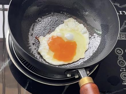 保养铁锅啦🌹🌹#铁锅 #不粘锅 #炸厨房 #懒人美食 #猪油