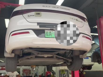 比亚迪秦变速箱异响!行驶过程中有呜呜声,影响开车舒适性,类似车轮轴承异响!此车网约车行驶十万公里未对变速箱进行换油保养,才导致异响发生!#带你懂车 #比亚迪 #新能源汽车 #网约车 @抖音小助手