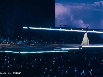 玲花唱错词反应太可爱了,全场唯一一次失误,很棒了!托姐妹@青柠檬🍋🍋 的福去看了场演唱会#凤凰传奇演唱会即将启动 #演出现场视频 #巡演