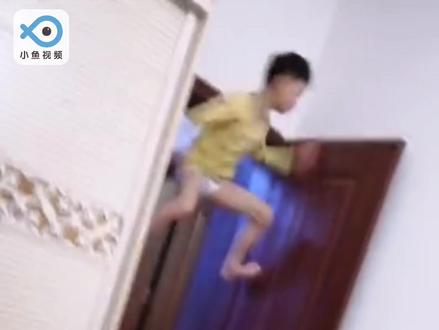 小小年纪臂力惊人啊!《蜘蛛侠》没你小鱼不看!