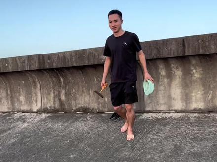 这个时间正退潮,我们一起赶海咯。