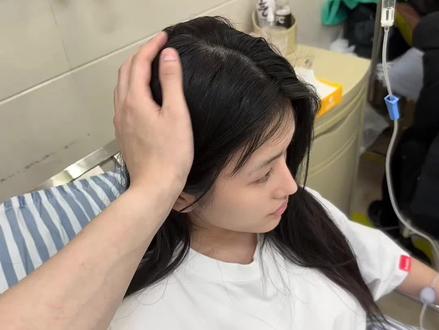 照顾老婆@芊川一笑_MNK
#住院的日子 #身体健康比什么都重要 #熬过了就好了