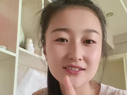 播放量一直卡在300-500上不去的?别着急,今天教你一个笨到极致,但超级管用的激活账号方法。第一,刷视频别秒进秒出。一定要把视频看完,再随手点个赞。让平台知道,你是真实活跃的用户,不是机器号。第二,看到好作品,认真写一条走心评论。评论写得好,别人会点进你主页,从而提高你的播放量,如果你的评论成了神评,曝光直接拉满。没有天赋,那就一直重复;没有流量,就靠坚持。每天认真互动、死磕细节,流量早晚会来找你。记得在评论区留下你的足迹,让我看看你的执行力。 #新手做抖音 #抖音激活账号 #抖音干货 #自媒体创业 #坚持就是胜利
