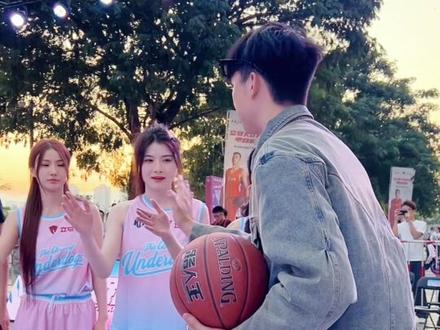 平常心的快乐我们体会不到!#路人王篮球 #立马成王 #聚焦每一次全力以赴 #路人王巅峰女神赛s6