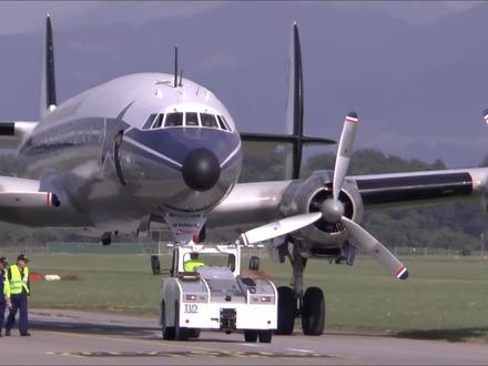 百年灵超级星座客机 洛克希德L-1049 发动机烧机油了都#发动机烧机油 #飞友日常 #起飞🛫 #飞机模拟游戏 #航空 #飞机降落 #每一帧都是热爱 #开飞机 #追飞机的人 #一起看飞机 #飞机起飞 #民航人#我要上热门 #粉丝一千万#飞行视角 #第一视角 #带你去看晴空万里#洛克希德L