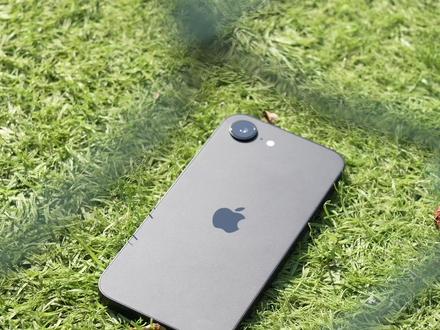 iPhone 16e 真机实测! 苹果首个自研 5G 基带到底什么水平?!#iphone #iphone16e #苹果 #数码科技#数码玩咖大派对