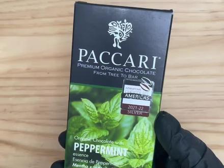 不要再说薄荷巧克力是牙膏味!Pacari厄瓜多尔薄荷黑巧 Pacari 厄瓜多尔 安第斯薄荷黑巧
产地:厄瓜多尔国宝级有机精品巧 Pacari
规格:60% 可可 | 50g
可可豆:Arriba Nacional 珍稀香氛可可豆
获奖荣誉
2016 ICA 国际巧克力大赛 全球金奖
2021-22 ICA 美洲赛区银奖全球薄荷风味黑巧天花板之一
入口融化速度很快
前调:淡淡的焦糖坚果味道、苦味很淡
中调:安第斯高山鲜薄荷香气缓缓散开,像嘴里含了一片薄荷叶
尾调:薄荷凉感慢慢变淡,留下来特别干净的草木清香 + 可可回甘#巧克力控 #巧克力测评 #薄荷巧克力 #黑巧克力 #巧克力
