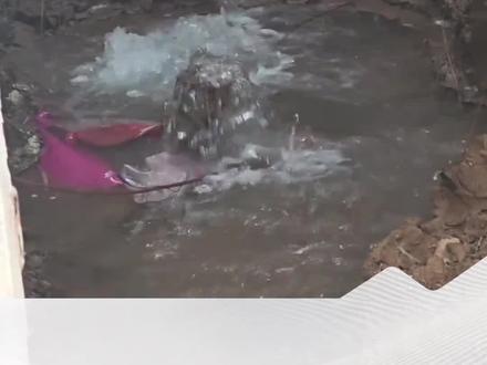 贾鲁河源头为何突然“涌泉”?专家:地下水充足的情况下,泉水就会沿着地层裂隙,从含水层中涌出地表