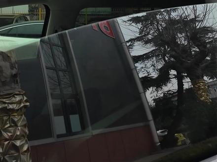 美女粉丝刚提腾势 D9,吐槽原车内饰太素,配不上她的气质。安排一套全车氛围灯,这才是豪车该有的样子!#氛围感 #腾势d9