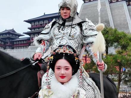 这才是男人喜欢的汉服,一片赤胆平乱世,手中长枪定江山。 #甲胄 #赵子龙 #国风 #路人视角 #洛阳旅游