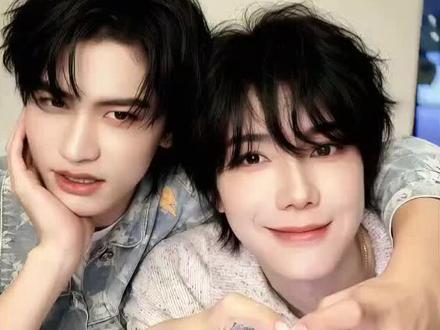 #云熠 #云熠星辰 #抖音
感谢无偿分享照片的姐妹(发布的时候才发现有水印),以及我在指数上搜索时话题有云熠星河(甚至是他自己蹦出来的组合)但是发布作品时发现话题为云熠星辰