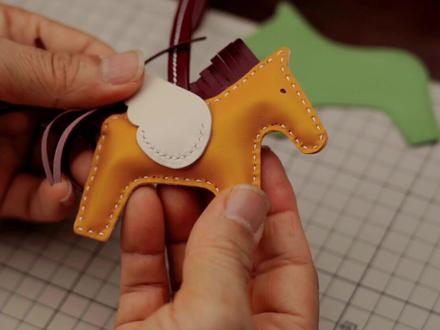 #手工diy #手工皮具定制 自己动手也可以做出好看的挂件 爱马仕小飞马Rodeo Charm