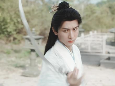 【李相夷/李莲花绝技盘点合集】
请欣赏相夷绝技:婆娑步、扬州慢、相宜太剑(少师)、相宜太剑(刎颈)。。。,这些都是十八岁的李相夷自创的绝世武功啊!
令世人仰止的,唯有李相夷!而今开大的,是李莲花!