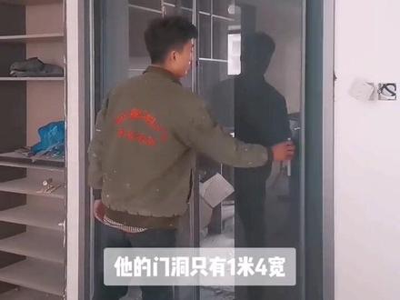 客户家里厨房门1.4米宽,最终选的两扇吊柜推拉门,极简又好看😜😝#高端门窗定制 #装修现场实拍