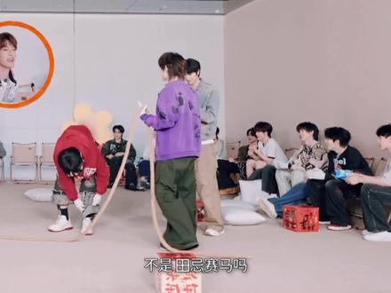 拔河这段真的给我笑的,族综cut
三代:朱志鑫 张泽禹 张极 苏新皓 左航 穆祉丞 童禹坤 黄朔 邓佳鑫 张子墨 张峻豪 余宇涵四代:王橹杰 张函瑞 张桂源 杨博文 聂玮辰 官俊臣 魏子宸 张奕然 左奇函 陈奕恒 杨博文 陈浚铭 陈思罕 李煜东
#时代峰峻 #TF家族族综#综艺#搞笑#四代练习生