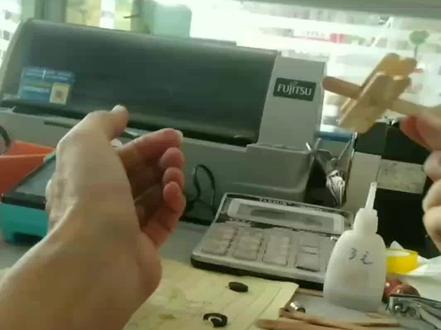 大爷制作二战式模型飞机
✈☁😄