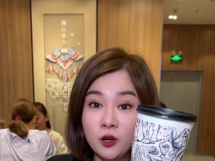 华山环宇城新店开业啦,升级撕杯有礼,买一得二,开业前三天活动赶快冲#夏日美食我来探 #网红饮品打卡 #真材实料好味道 #夏日啤酒节 #霸王茶姬