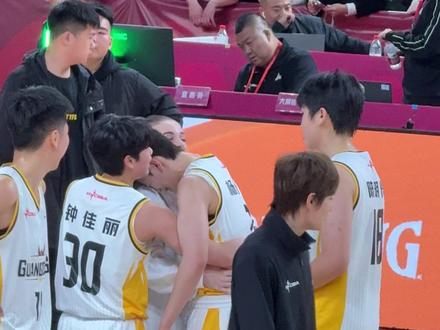 小杨舒予被姐姐说哭了#杨舒予 #杨力维 #wcba #广东女篮