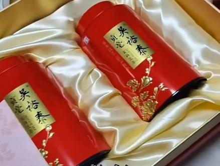 #吴裕泰1887 #贡毫,寓意“更好”,是吴裕泰茉莉花茶制作技艺的代表作品,百年技艺,匠心传承。贡毫成茶芽头肥壮,匀整洁净,冲泡后香气浓郁,鲜灵持久,汤色清澈明亮,滋味醇厚回甘。 @DOU+小助手