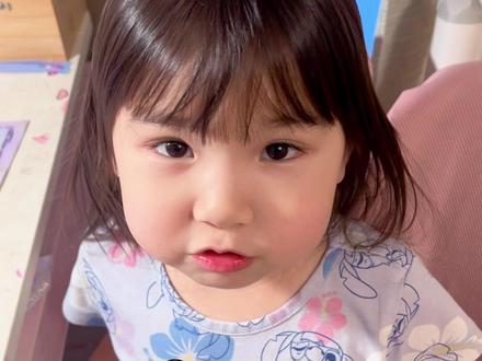 我是坤妮,11岁啦!我开始用手机,拍妹妹安妮做手账(虽然做的不咋滴嘻嘻)。但她认真的样子超可爱,想给你们也看看!这是我们的第一个视频,你们会喜欢吗?
#坤妮与安妮 #海外生活 #手账 #治愈系#上热门@DOU+小助手