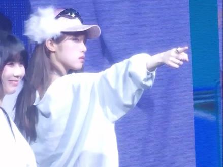完全是神之安可呀……幸福幸福#太爱欧尼不是我的错 #yena #崔叡娜