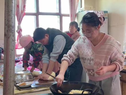 我们家开始准备年货了,今天炸油果子。#回老家才有的人间美味 #我的乡村生活 #分享家乡美食 #vlog日常 #返乡创业青年