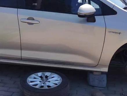 自己拆卸轮速传感器,对换一下,左边换到右边,右边换到左边,ABS故障灯一直亮,就是找不到问题所在