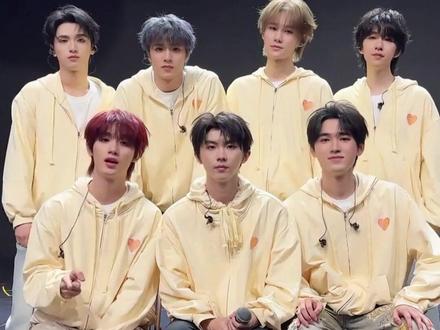 明明时代少年团有7个兄弟,为何丁程鑫生日却孤身一人?不是关系疏远,而是各奔前程的差距#丁程鑫 #时代少年团 #宋亚轩 #内容启发搜索 #影娱热点团