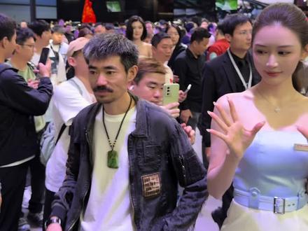 #美女模特#车展现场@阿四168《破冰行动》 @敏敏💫