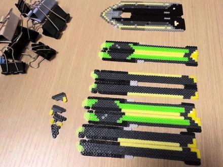 拼豆蝴蝶刀组装教程来了
摸了一上午的鱼把视频剪出来了 还有什么不懂的都可以在评论区留言,看到了都会回复的
再次感谢图纸老师@LZBB
第一次剪教程,时间比较少,有帮助到大家的话后续会继续剪精致版奇点蝴蝶刀和冠军蝴蝶刀的教程,谢谢宝宝们的喜欢#拼豆 #蝴蝶刀 #无畏契约#瓦 #fyp