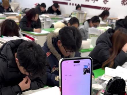 豆包是不是不愿意管班级纪律了,开始冤枉学生了#豆包 #班级纪律 #上课日常
