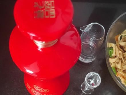 #泸州老窖 #蜀之春 入口甜,60℃,入口醇厚 不烈,大容量600毫升 ,新品推荐,免去广告靠酒民口碑,有活动,值得拥有。#小酒喝起来 #品酒品人生 #酒文化